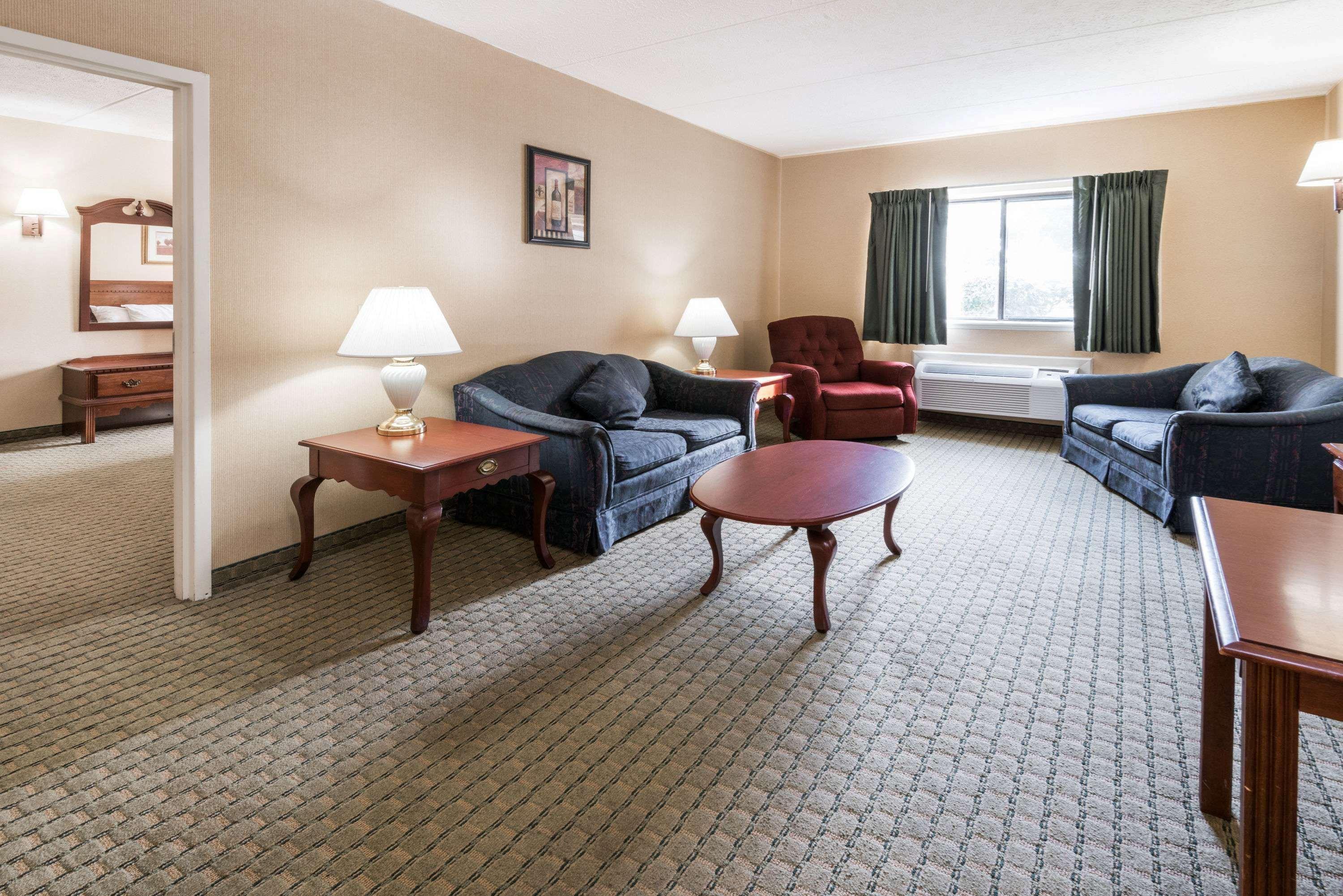 Super 8 By Wyndham Henrietta/Rochester Area Luaran gambar