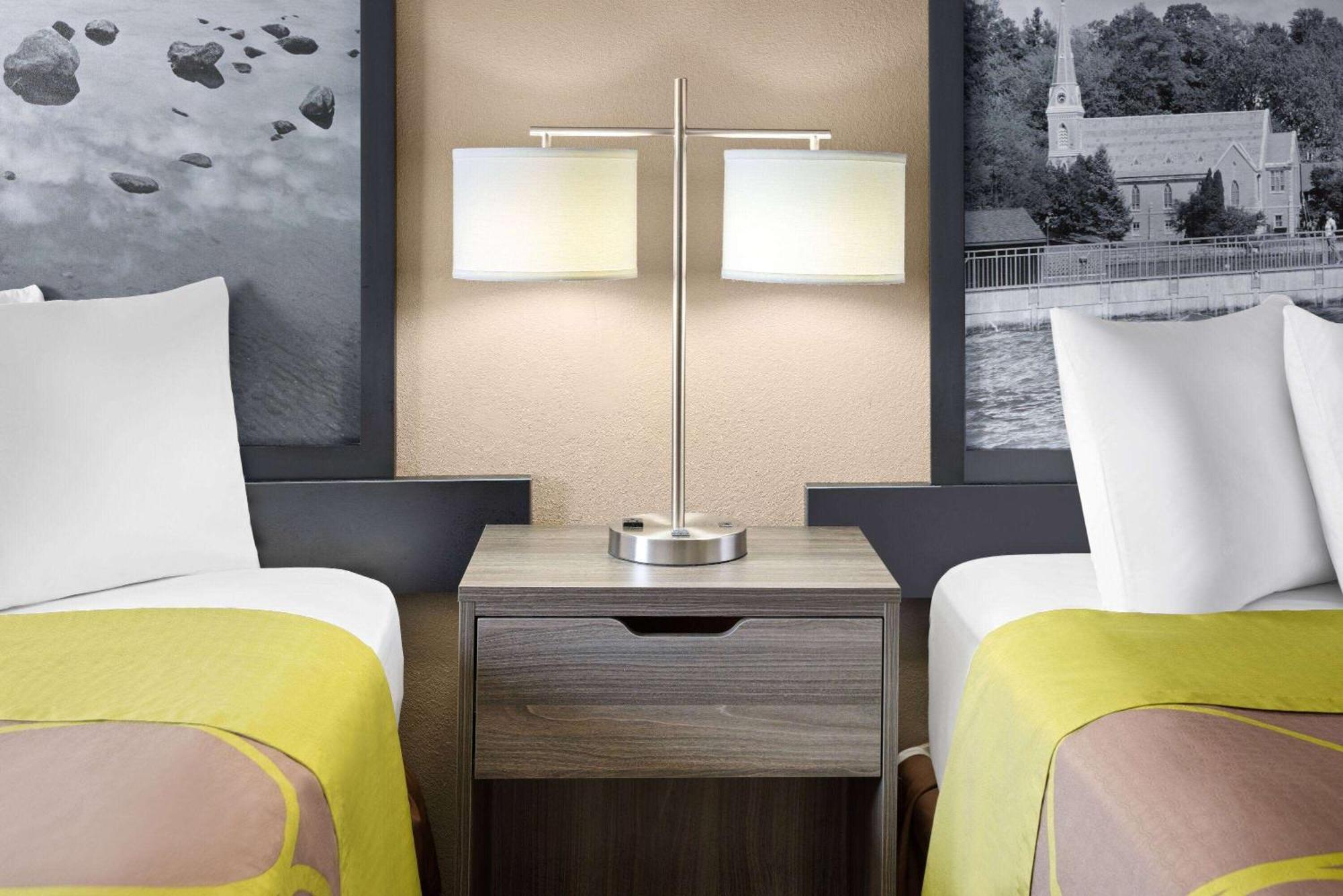 Super 8 By Wyndham Henrietta/Rochester Area Luaran gambar