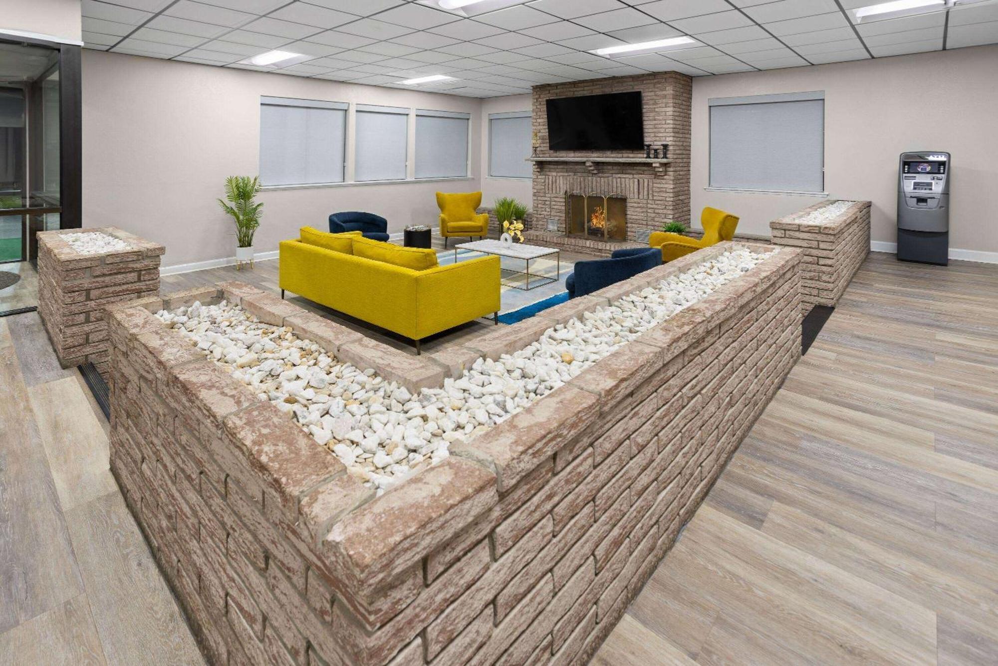 Super 8 By Wyndham Henrietta/Rochester Area Luaran gambar